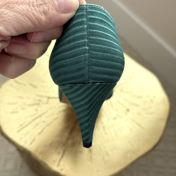 Dyeables Vintage,  Elegant Ribbed Satin Teal Striped Women's Shoes. Size 7B - Picture 14 of 16